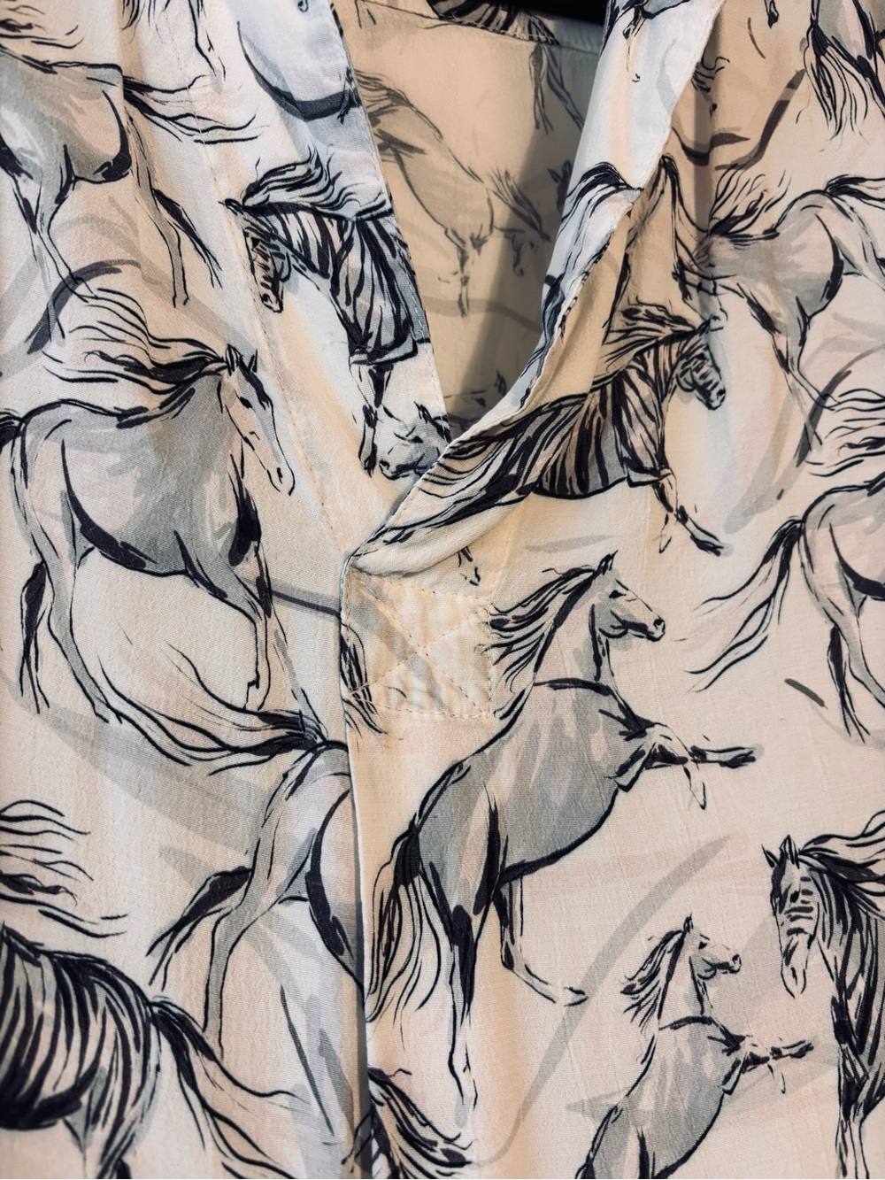 Karen Kane Horse Print Blouse Size S Western Button Front Lightweight Top - Picture 3 of 7